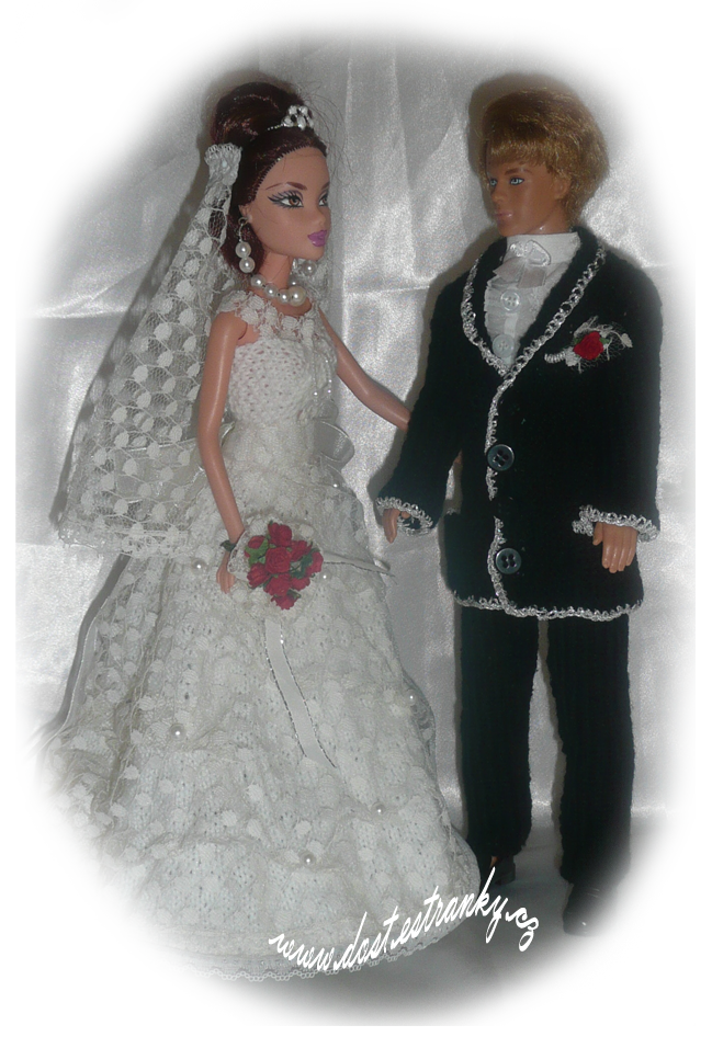 Pletené svatební šaty,zdobené tylem