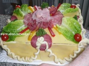 Salámovo sýrový dort